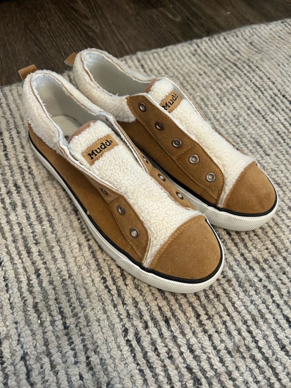 Mudd Slip-On Sneakers with Faux Sherpa fur and Camel Suede Size 9 Poppy Y2K